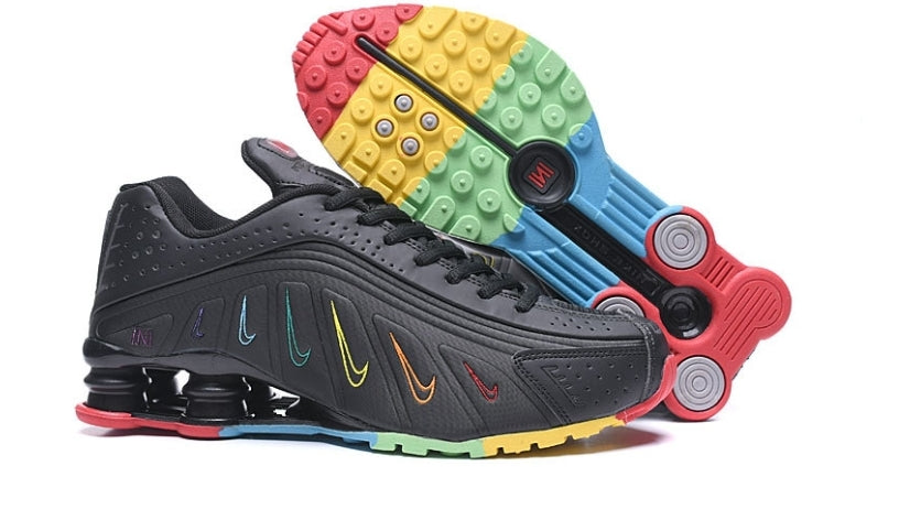 Les baskets Nike Shox R4 combinent style audacieux et innovation technologique exceptionnel et indispensable. Pas Cher. Le moins cher.