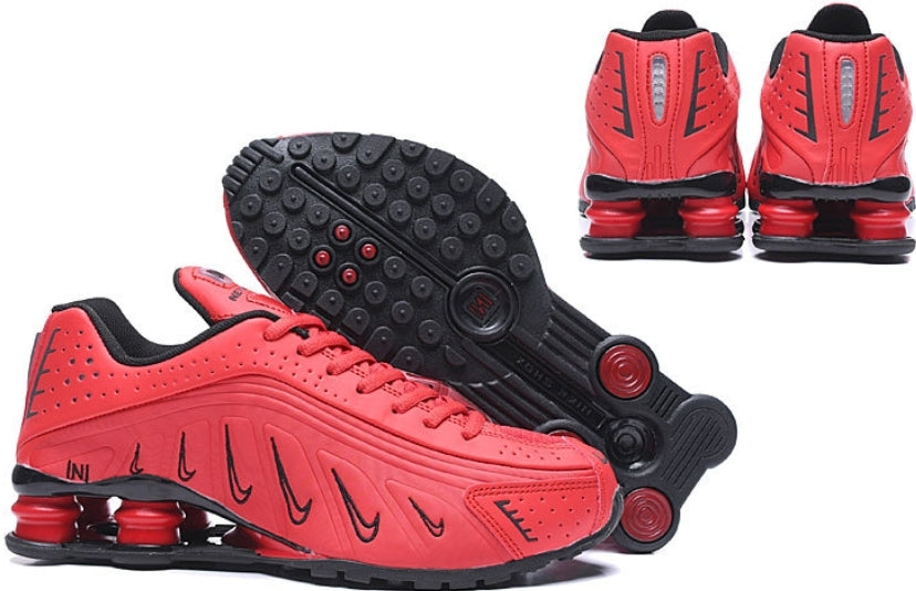 Les baskets Nike Shox R4 combinent style audacieux et innovation technologique exceptionnel et indispensable. Pas Cher. Le moins cher.