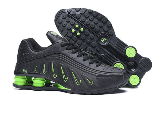 Les baskets Nike Shox R4 combinent style audacieux et innovation technologique exceptionnel et indispensable. Pas Cher. Le moins cher.