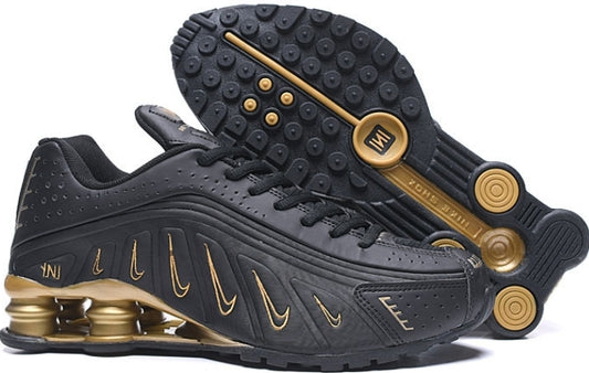 Les baskets Nike Shox R4 combinent style audacieux et innovation technologique exceptionnel et indispensable. Pas Cher. Le moins cher.