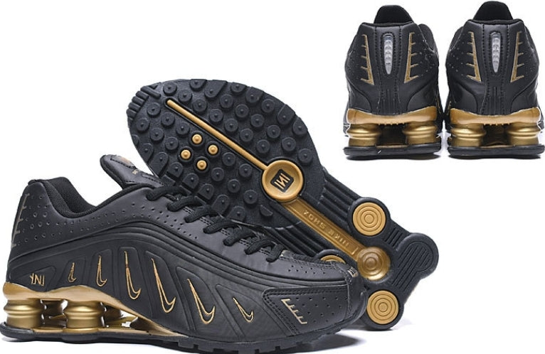 Les baskets Nike Shox R4 combinent style audacieux et innovation technologique exceptionnel et indispensable. Pas Cher. Le moins cher.