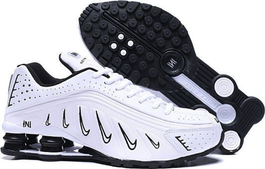 Les baskets Nike Shox R4 combinent style audacieux et innovation technologique exceptionnel et indispensable. Pas Cher. Le moins cher.