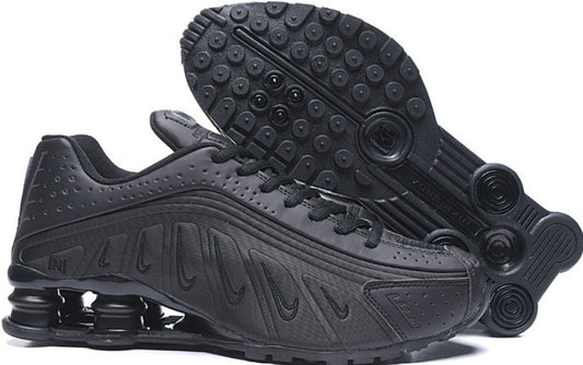 Les baskets Nike Shox R4 combinent style audacieux et innovation technologique exceptionnel et indispensable. Pas Cher. Le moins cher.