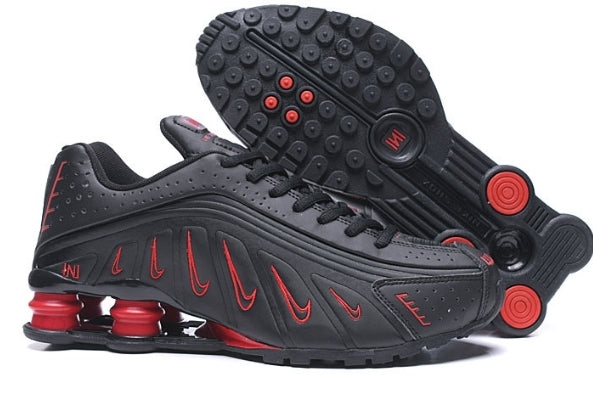 Les baskets Nike Shox R4 combinent style audacieux et innovation technologique exceptionnel et indispensable. Pas Cher. Le moins cher.