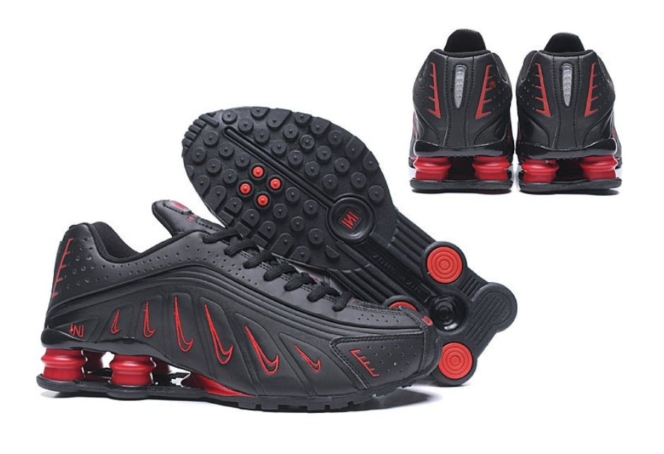 Les baskets Nike Shox R4 combinent style audacieux et innovation technologique exceptionnel et indispensable. Pas Cher. Le moins cher.