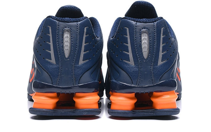 Les baskets Nike Shox R4 combinent style audacieux et innovation technologique exceptionnel et indispensable. Pas Cher. Le moins cher.