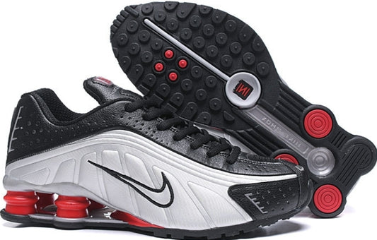 Les baskets Nike Shox R4 combinent style audacieux et innovation technologique exceptionnel et indispensable. Pas Cher. Le moins cher.