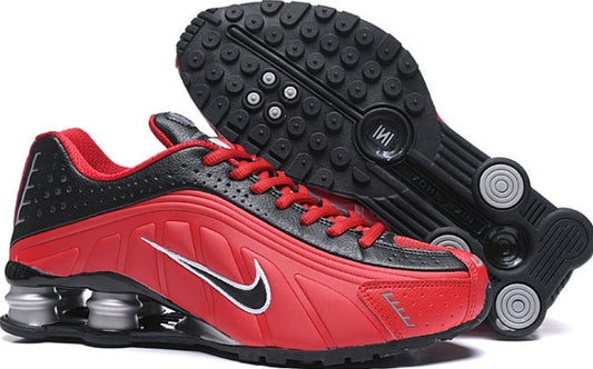 Les baskets Nike Shox R4 combinent style audacieux et innovation technologique exceptionnel et indispensable. Pas Cher. Le moins cher.