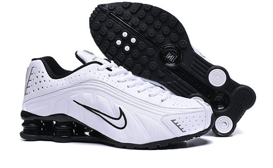 Les baskets Nike Shox R4 combinent style audacieux et innovation technologique exceptionnel et indispensable. Pas Cher. Le moins cher.