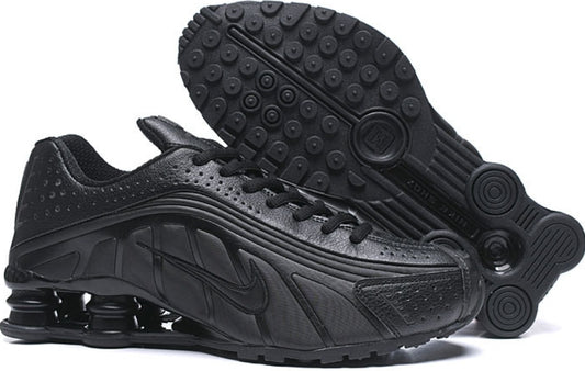 Les baskets Nike Shox R4 combinent style audacieux et innovation technologique exceptionnel et indispensable. Pas Cher. Le moins cher.