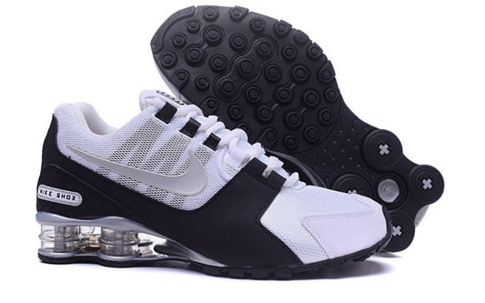 Les baskets Nike Shox PU marient style audacieux et innovation technologique. Leur design distinctif attire les passionnés de mode et de performance. 