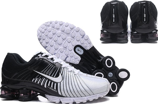 Les baskets Nike Air Shox sont réputées pour leur style emblématique et leur performance exceptionnelle.
inoubliable style.