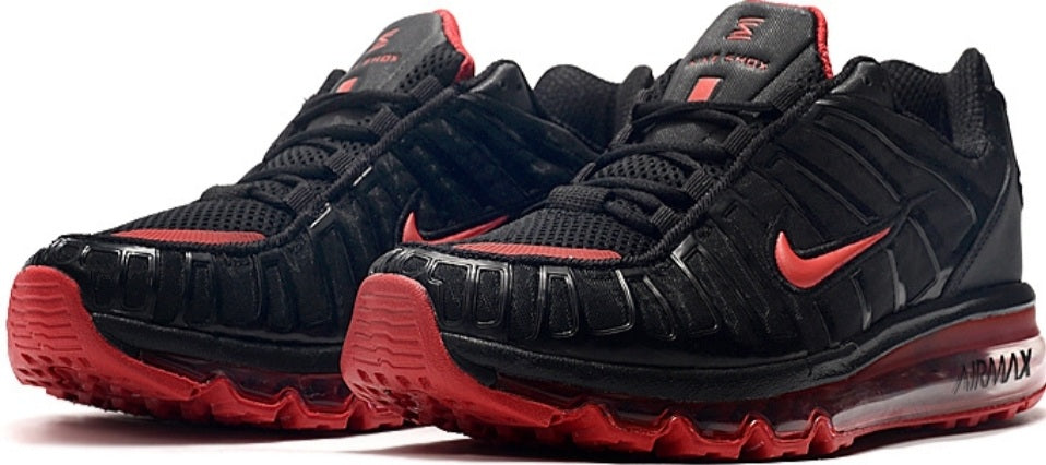 Les baskets Nike Air Shox 2020 allient style moderne et performance avancée. Leur design audacieux et innovant capte l’attention. Pas cher.le moins cher.