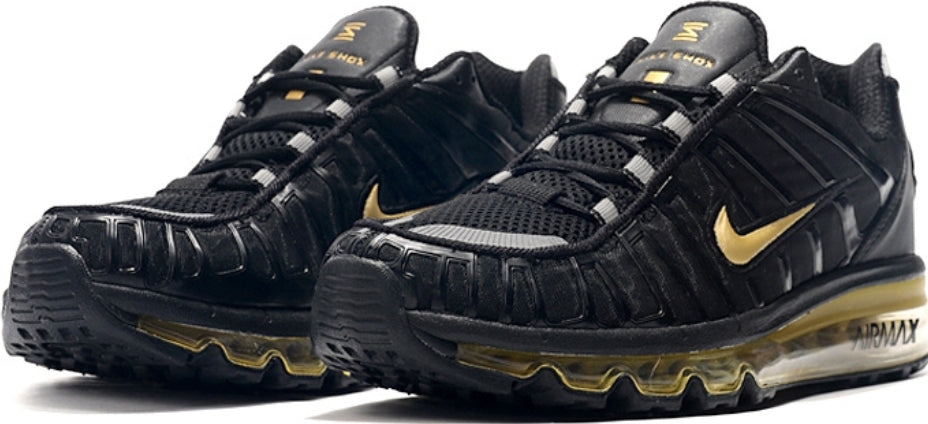 Les baskets Nike Air Shox 2020 allient style moderne et performance avancée. Leur design audacieux et innovant capte l’attention. Pas cher.le moins cher.