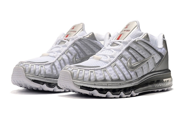 Les baskets Nike Air Shox 2020 allient style moderne et performance avancée. Leur design audacieux et innovant capte l’attention. Pas cher.le moins cher.