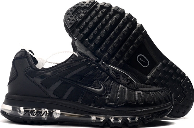 Les baskets Nike Air Shox 2020 allient style moderne et performance avancée. Leur design audacieux et innovant capte l’attention. Pas cher.le moins cher.