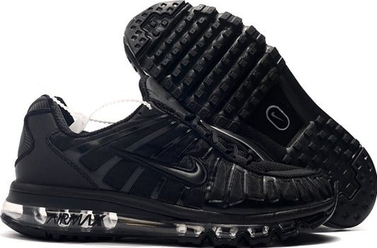Les baskets Nike Air Shox 2020 allient style moderne et performance avancée. Leur design audacieux et innovant capte l’attention. Pas cher.le moins cher.