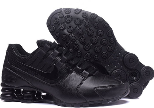 Les baskets Nike Shox PU marient style audacieux et innovation technologique. Leur design distinctif attire les passionnés de mode et de performance.