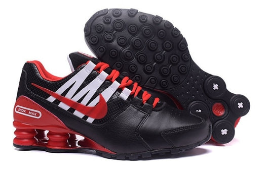 Les baskets Nike Shox PU marient style audacieux et innovation technologique. Leur design distinctif attire les passionnés de mode et de performance. 