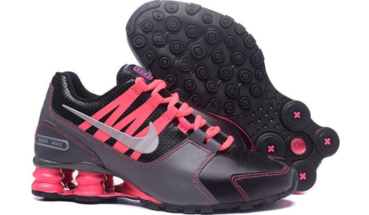 Les baskets Nike Shox PU marient style audacieux et innovation technologique. Leur design distinctif attire les passionnés de mode et de performance. 
