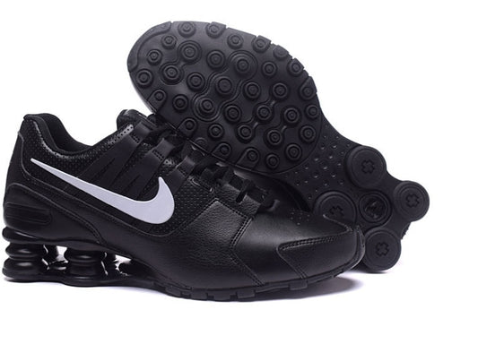 Les baskets Nike Shox PU marient style audacieux et innovation technologique. Leur design distinctif attire les passionnés de mode et de performance. 
