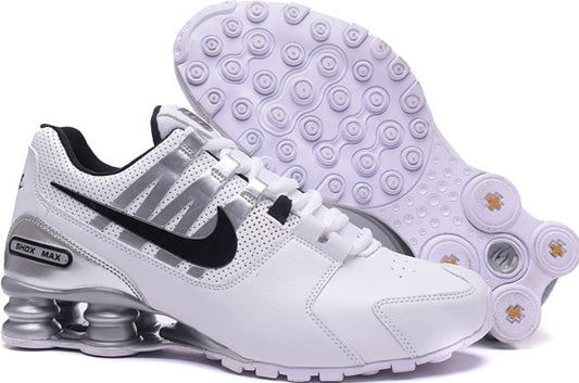 Les baskets Nike Shox PU marient style audacieux et innovation technologique. Leur design distinctif attire les passionnés de mode et de performance. 