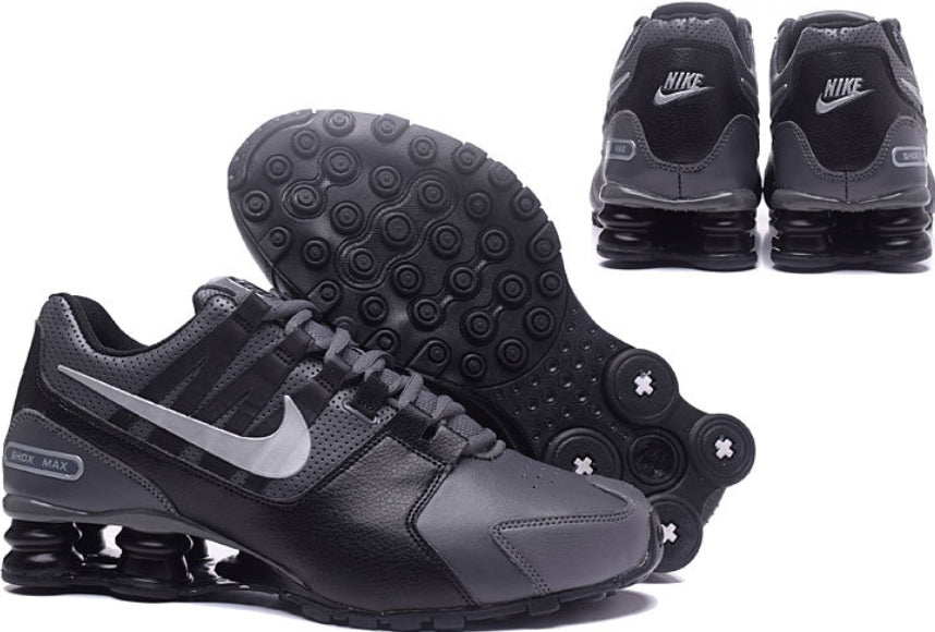 Les baskets Nike Shox PU marient style audacieux et innovation technologique. Leur design distinctif attire les passionnés de mode et de performance. 