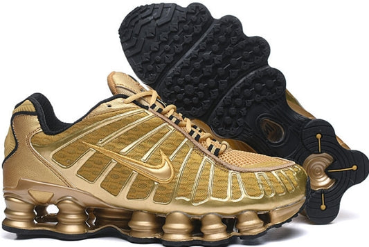 Les baskets Nike Shox TL allient un style avant-gardiste et une innovation technique avancée. Leur design unique et leurs détails sophistiqués.