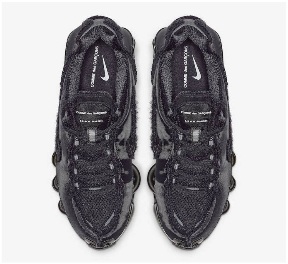 Les baskets Nike Shox TL allient un style avant-gardiste et une innovation technique avancée. Leur design unique et leurs détails sophistiqués.