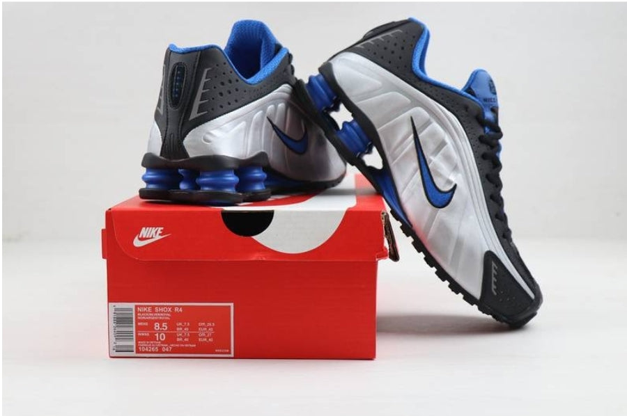 Les baskets Nike Shox R4 combinent style audacieux et innovation technologique exceptionnel et indispensable. Pas Cher. Le moins cher.