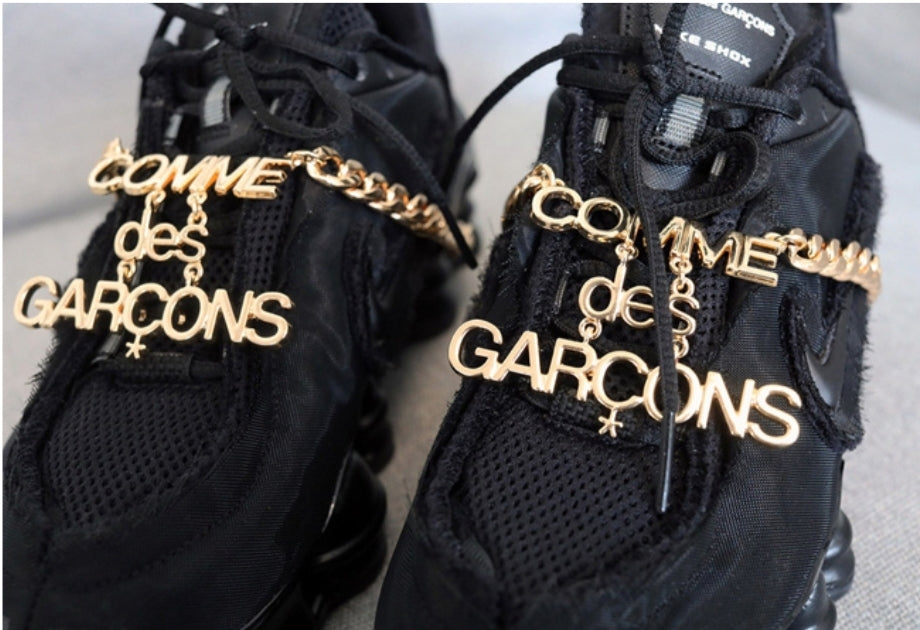 Les baskets Nike Shox TL allient un style avant-gardiste et une innovation technique avancée. Leur design unique et leurs détails sophistiqués.