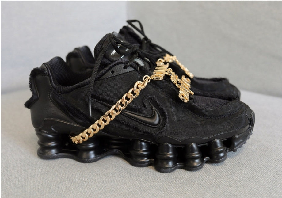 Les baskets Nike Shox TL allient un style avant-gardiste et une innovation technique avancée. Leur design unique et leurs détails sophistiqués.