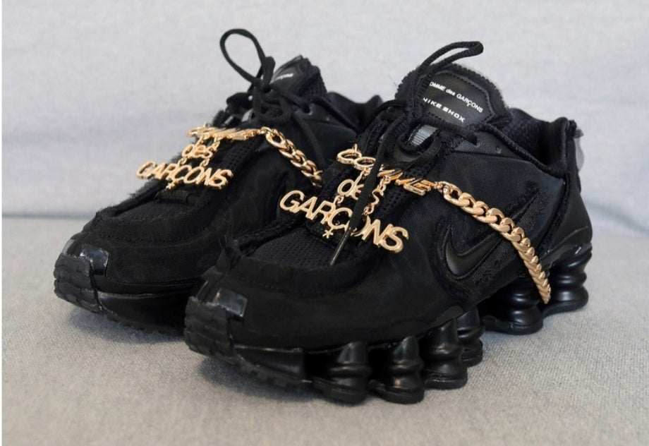 Les baskets Nike Shox TL allient un style avant-gardiste et une innovation technique avancée. Leur design unique et leurs détails sophistiqués.