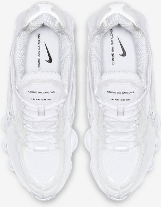 Les baskets Nike Shox TL allient un style avant-gardiste et une innovation technique avancée. Leur design unique et leurs détails sophistiqués.