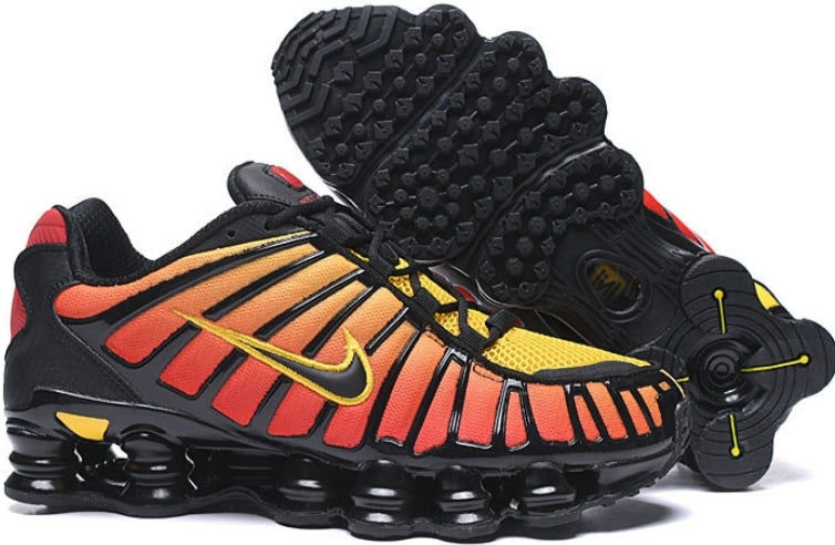 Les baskets Nike Shox TL allient un style avant-gardiste et une innovation technique avancée. Leur design unique et leurs détails sophistiqués.