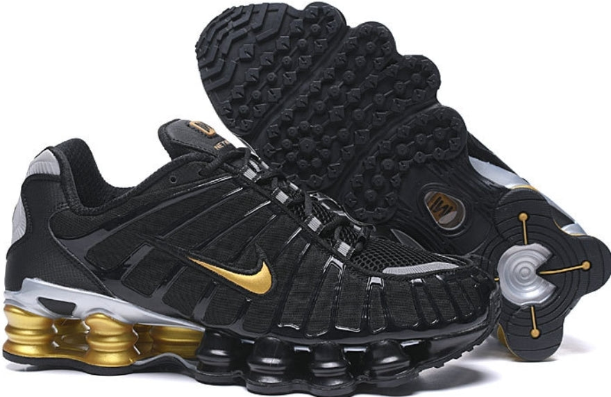 Les baskets Nike Shox TL allient un style avant-gardiste et une innovation technique avancée. Leur design unique et leurs détails sophistiqués.