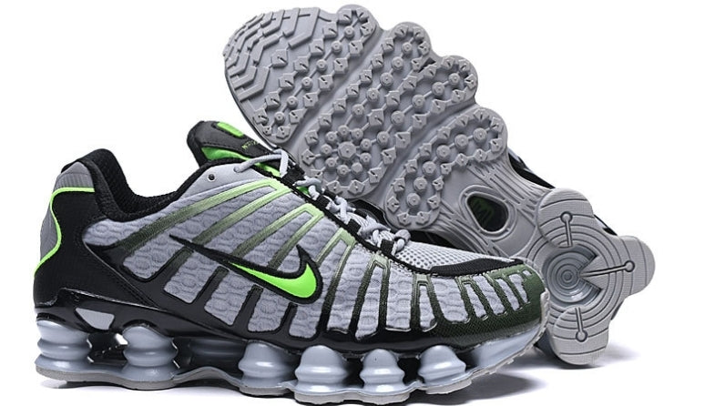 Les baskets Nike Shox TL allient un style avant-gardiste et une innovation technique avancée. Leur design unique et leurs détails sophistiqués.
