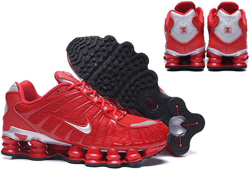 Les baskets Nike Shox TL allient un style avant-gardiste et une innovation technique avancée. Leur design unique et leurs détails sophistiqués.