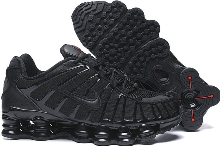 Les baskets Nike Shox TL allient un style avant-gardiste et une innovation technique avancée. Leur design unique et leurs détails sophistiqués.