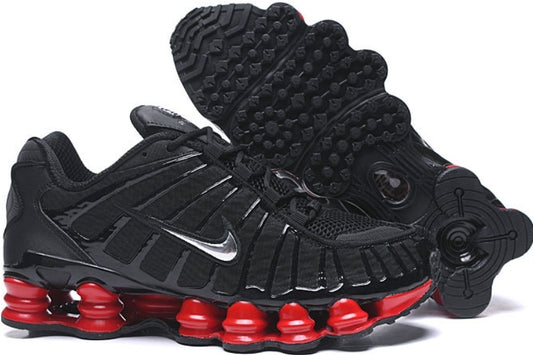 Les baskets Nike Shox TL allient un style avant-gardiste et une innovation technique avancée. Leur design unique et leurs détails sophistiqués.