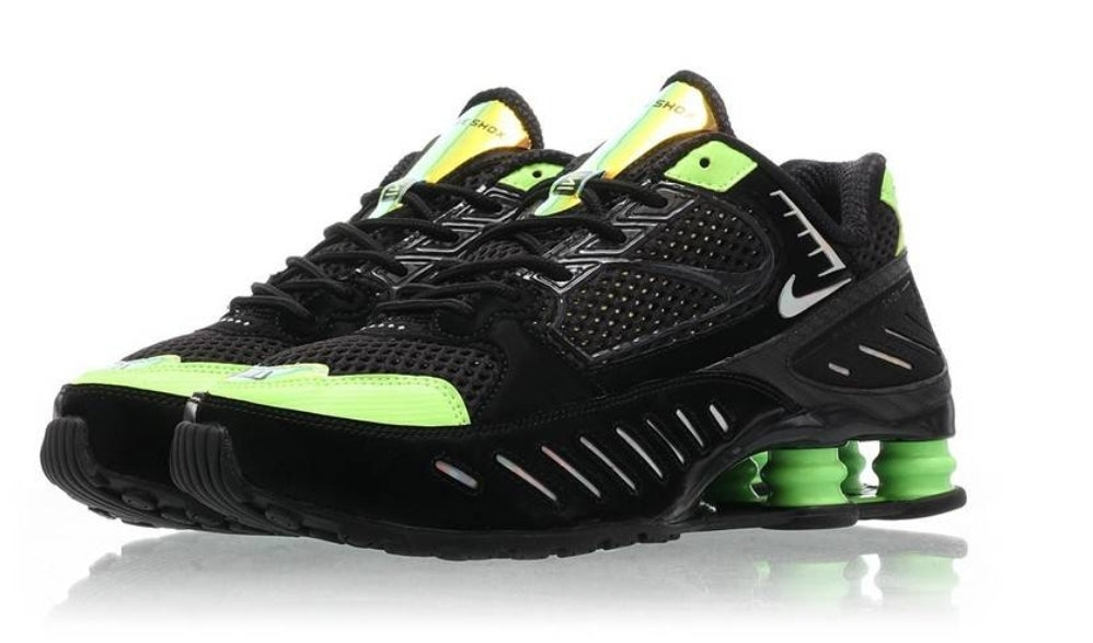 Les baskets Nike Shox Enigma assurent un confort supérieur grâce à la technologie Shox. Les colonnes de soutien au talon procurent un amorti réactif.