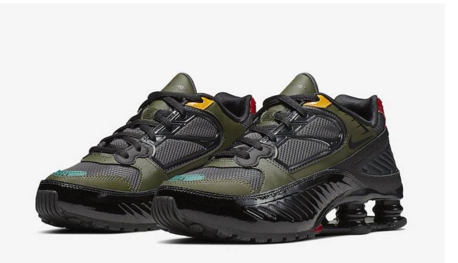 Les baskets Nike Shox Enigma assurent un confort supérieur grâce à la technologie Shox. Les colonnes de soutien au talon procurent un amorti réactif.