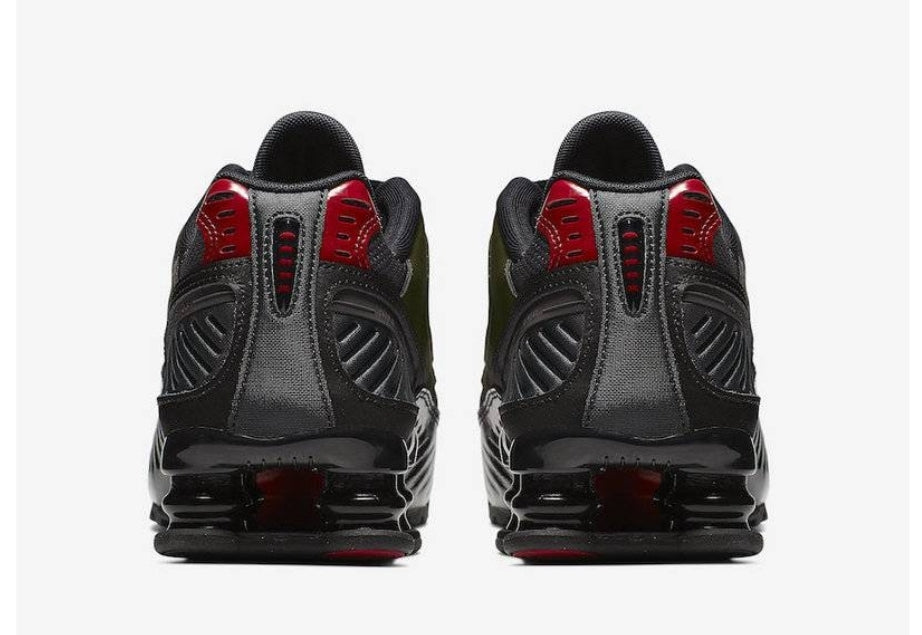 Les baskets Nike Shox Enigma assurent un confort supérieur grâce à la technologie Shox. Les colonnes de soutien au talon procurent un amorti réactif.