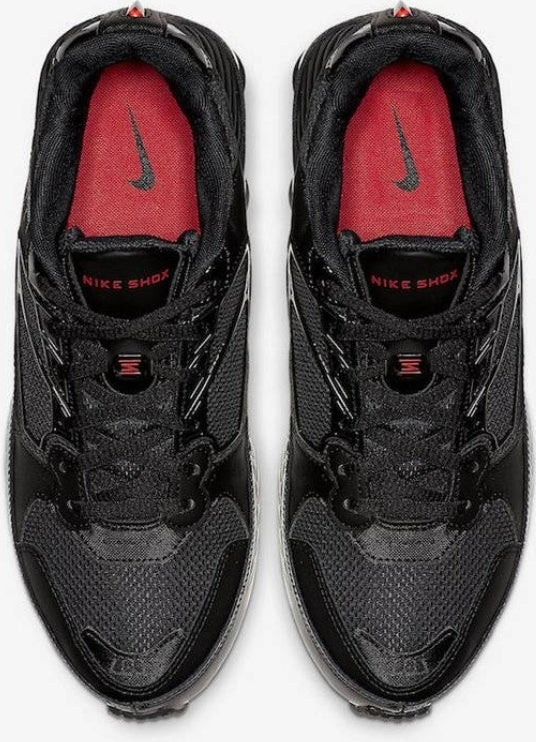 Les baskets Nike Shox Enigma assurent un confort supérieur grâce à la technologie Shox. Les colonnes de soutien au talon procurent un amorti réactif.