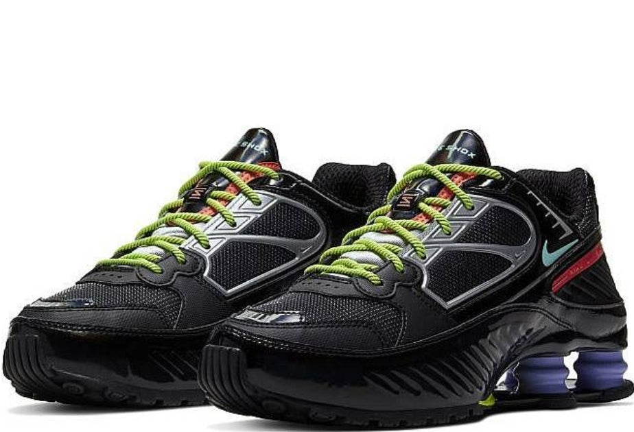 Les baskets Nike Shox Enigma assurent un confort supérieur grâce à la technologie Shox. Les colonnes de soutien au talon procurent un amorti réactif.