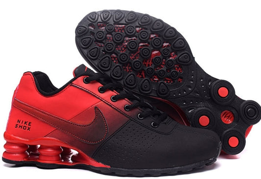 Les baskets Nike Shox Enigma assurent un confort supérieur grâce à la technologie Shox. Les colonnes de soutien au talon procurent un amorti réactif.