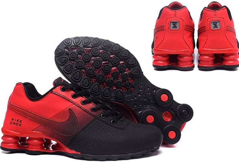 Les baskets Nike Shox Enigma assurent un confort supérieur grâce à la technologie Shox. Les colonnes de soutien au talon procurent un amorti réactif.