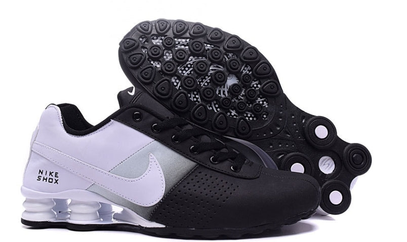 Les baskets Nike Shox Enigma assurent un confort supérieur grâce à la technologie Shox. Les colonnes de soutien au talon procurent un amorti réactif.