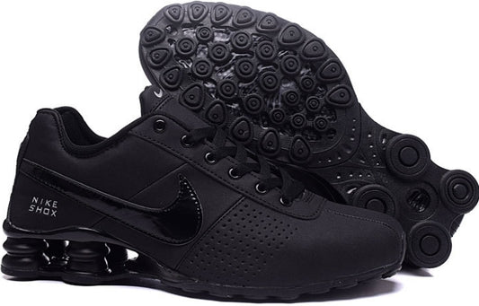 Les baskets Nike Shox Enigma assurent un confort supérieur grâce à la technologie Shox. Les colonnes de soutien au talon procurent un amorti réactif.