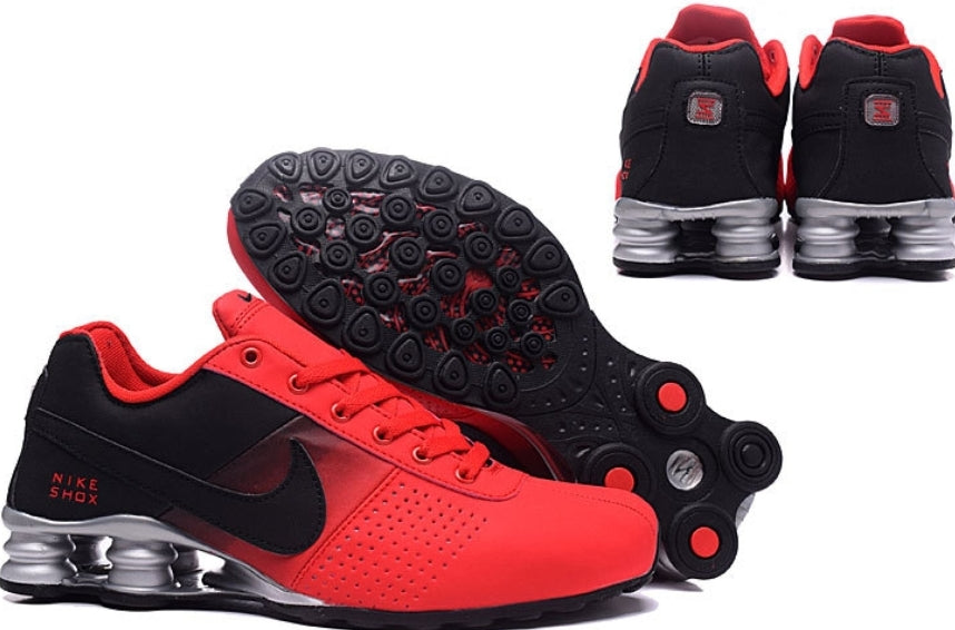 Les baskets Nike Shox Enigma assurent un confort supérieur grâce à la technologie Shox. Les colonnes de soutien au talon procurent un amorti réactif.